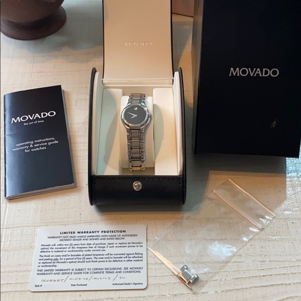 Women’s Movado watch in classic Silvertone & black face 100% Authentic - Picture 4 of 14